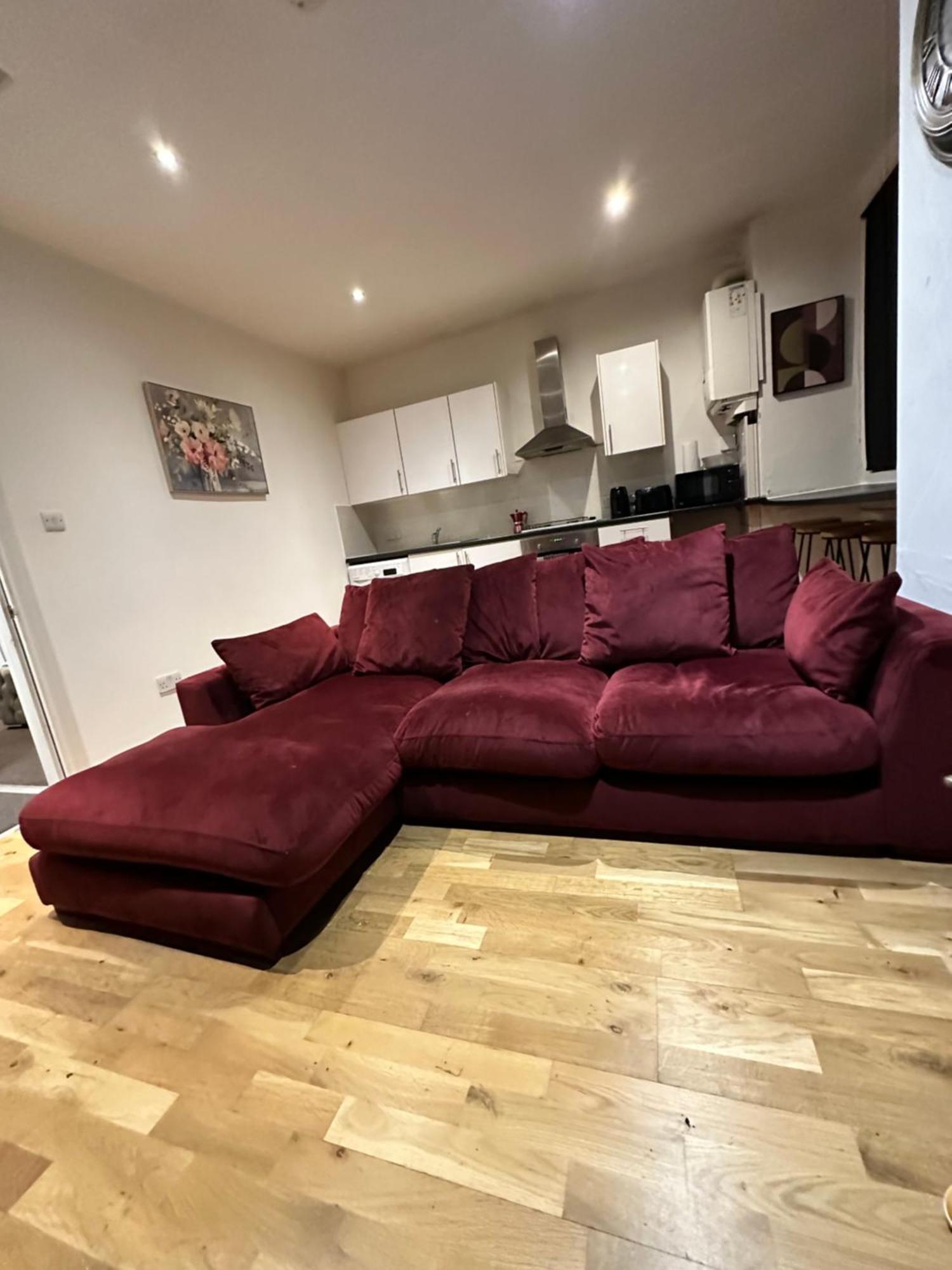 2 Bed Away From Tooting Londra